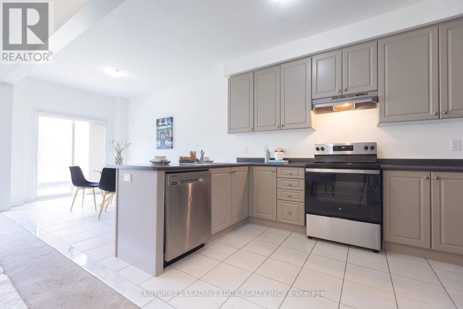 8 Bruton Street, Thorold, Ontario  L2V 0J6 - Photo 5 - X13211598