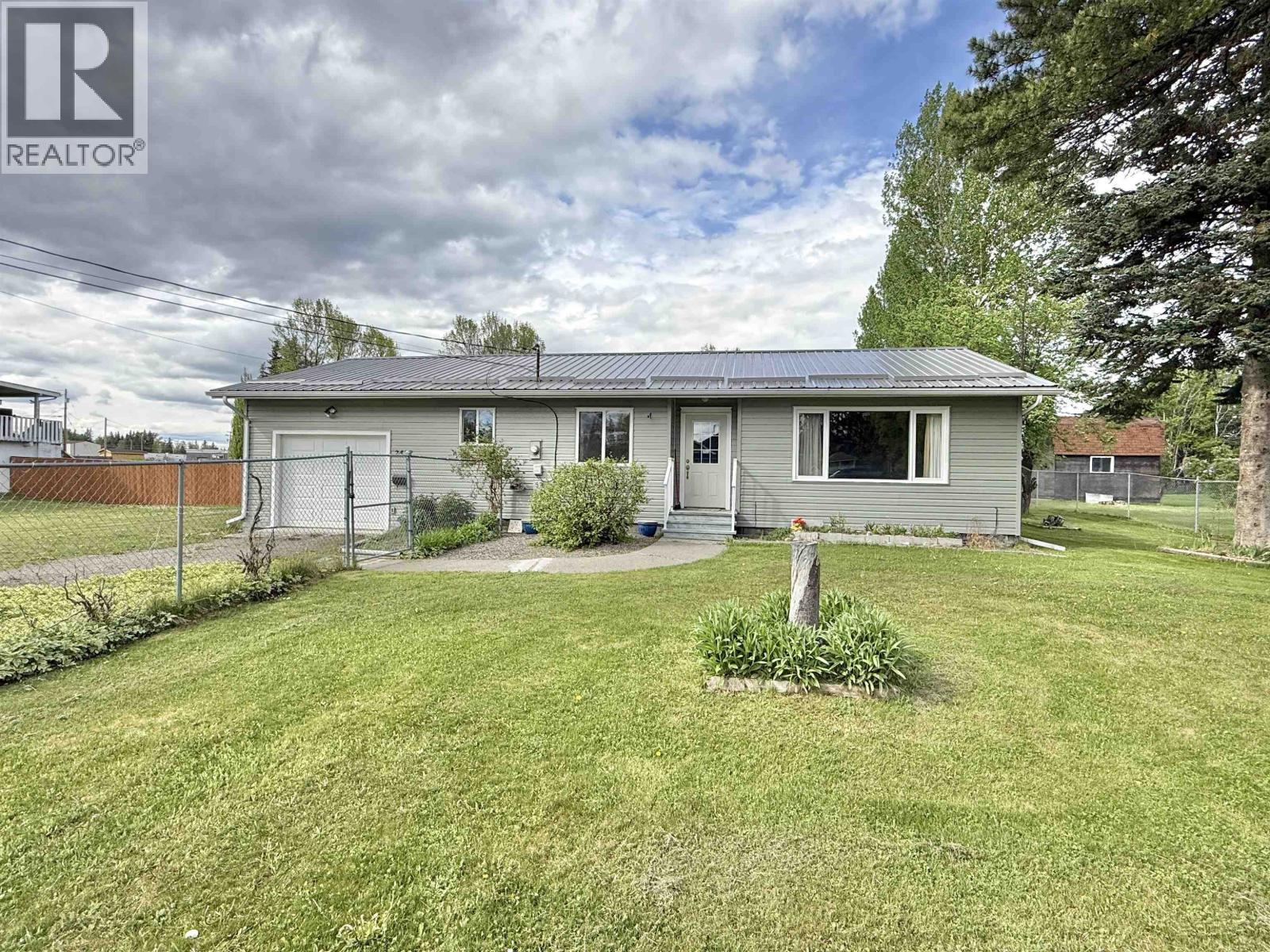 2438 Sing Street, Quesnel, British Columbia  V2J 4P7 - Photo 1 - R3129536