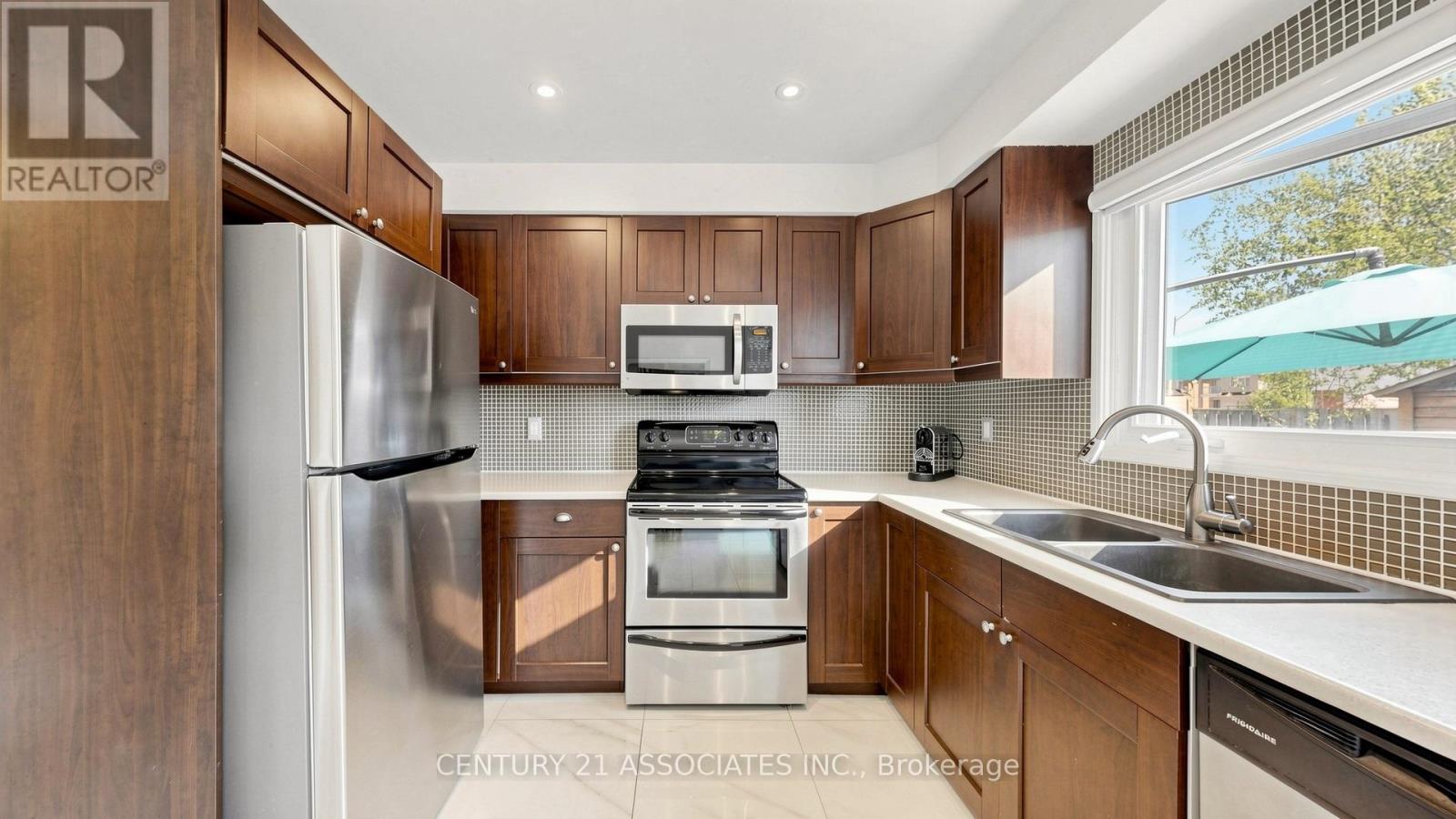 80 Stephensen Court, Brampton, Ontario  L6V 3X8 - Photo 13 - W13193326