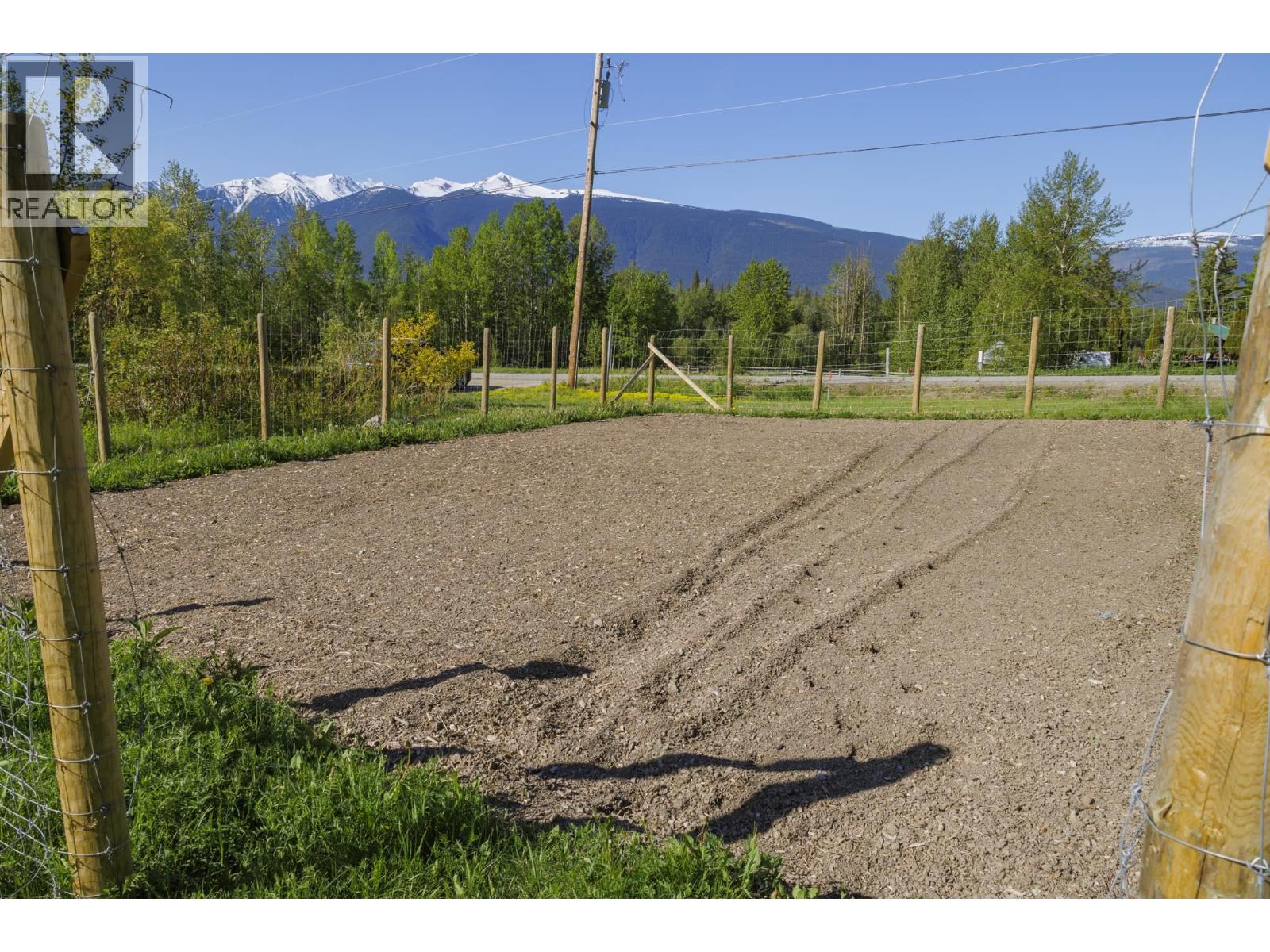 2880 Mountain View Road, Mcbride, British Columbia  V0J 2E0 - Photo 7 - R3129358