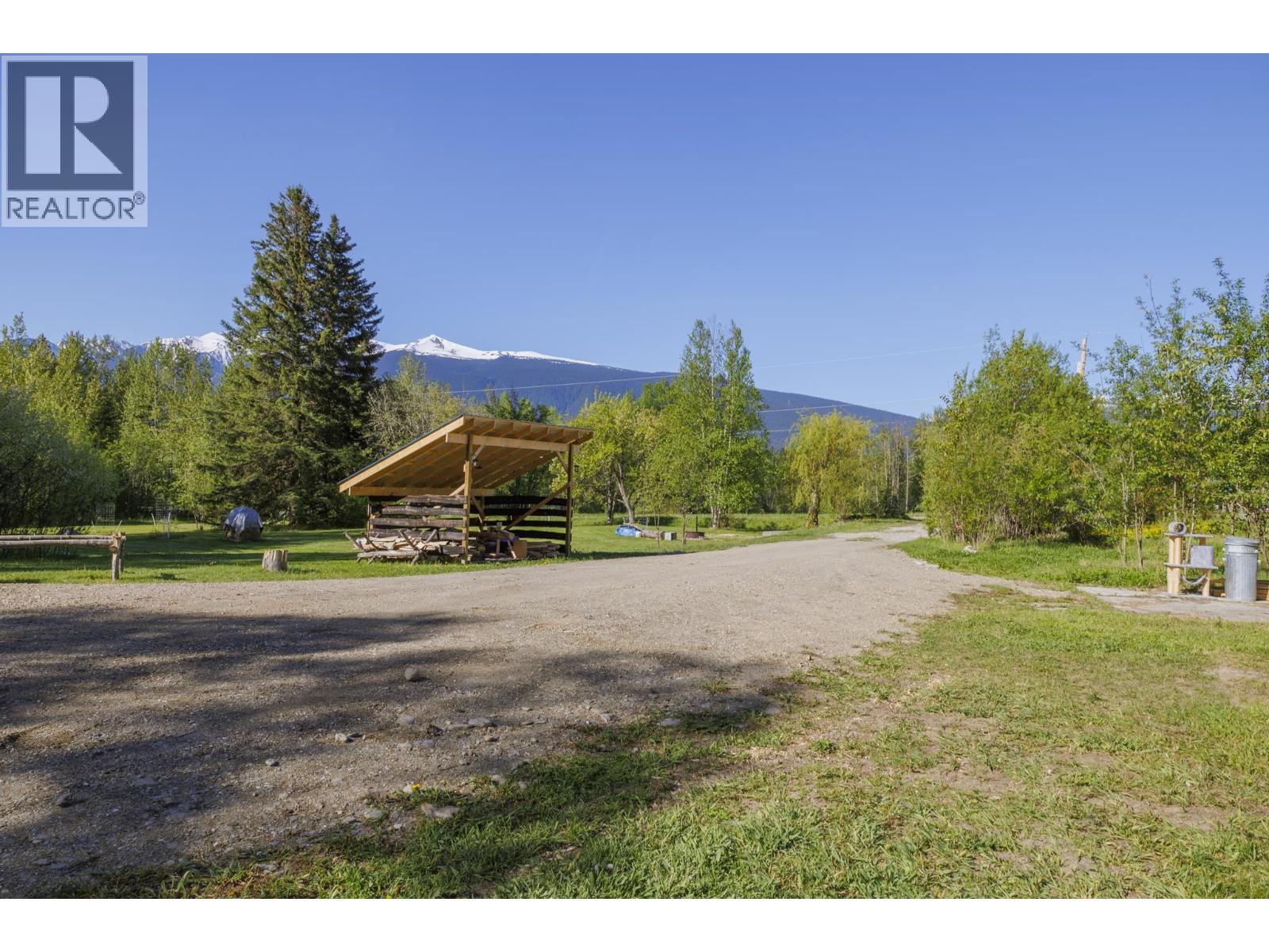 2880 Mountain View Road, Mcbride, British Columbia  V0J 2E0 - Photo 4 - R3129358