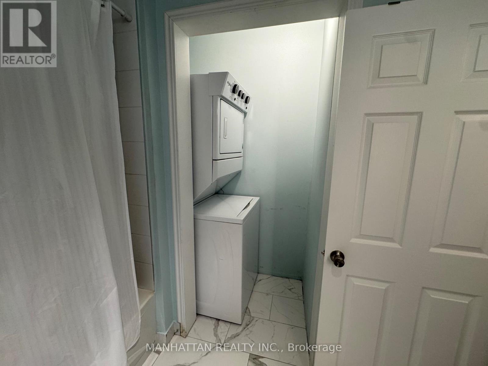 10 Victor Drive, Whitchurch-Stouffville, Ontario  L4A 3G5 - Photo 19 - N12681452