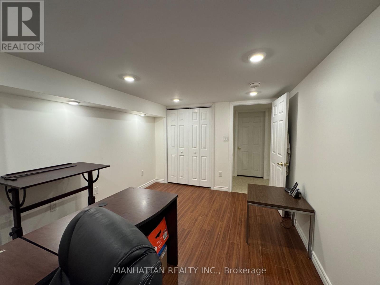 10 Victor Drive, Whitchurch-Stouffville, Ontario  L4A 3G5 - Photo 25 - N12681452