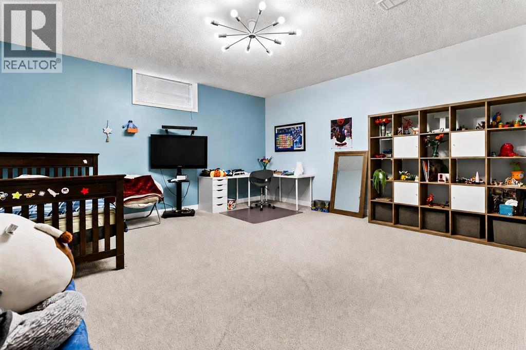 876 Shawnee Drive Sw, Calgary, Alberta  T2Y 1X3 - Photo 33 - A2315774