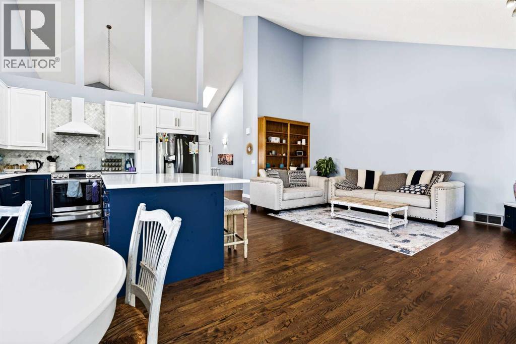 876 Shawnee Drive Sw, Calgary, Alberta  T2Y 1X3 - Photo 5 - A2315774