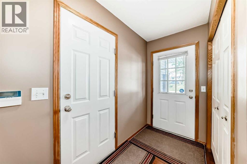 270 Rocky Ridge Court Nw, Calgary, Alberta T3G 4P1 - Photo 3 - A2315056