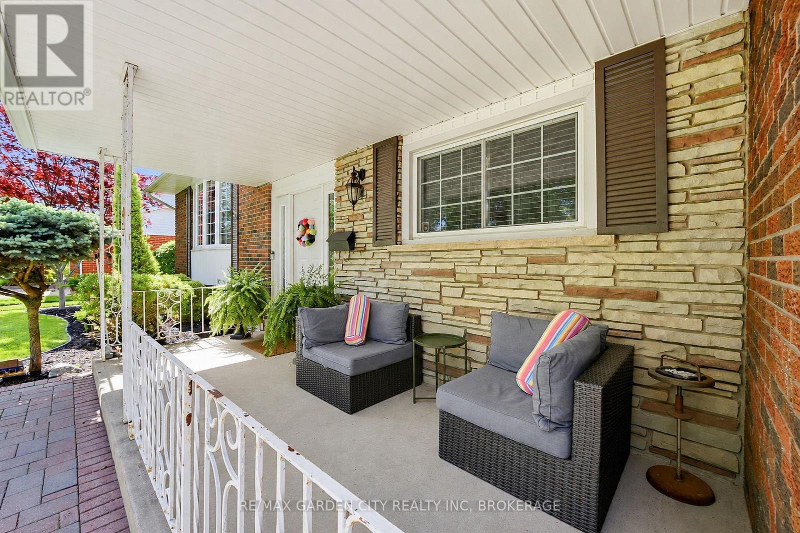 61 Royal York Road, St. Catharines, Ontario  L2N 2N7 - Photo 2 - X13211738