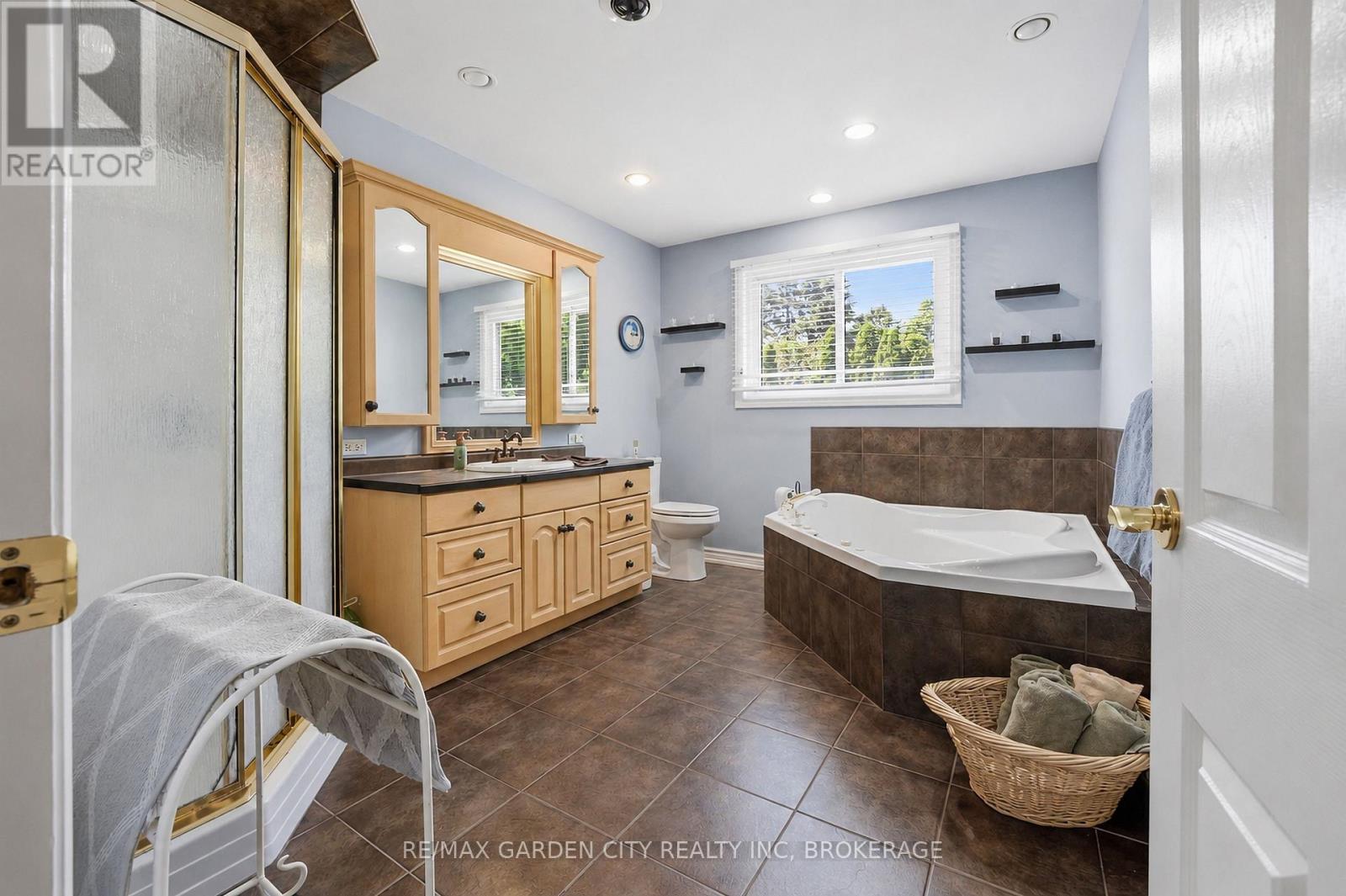 61 Royal York Road, St. Catharines, Ontario  L2N 2N7 - Photo 45 - X13211738
