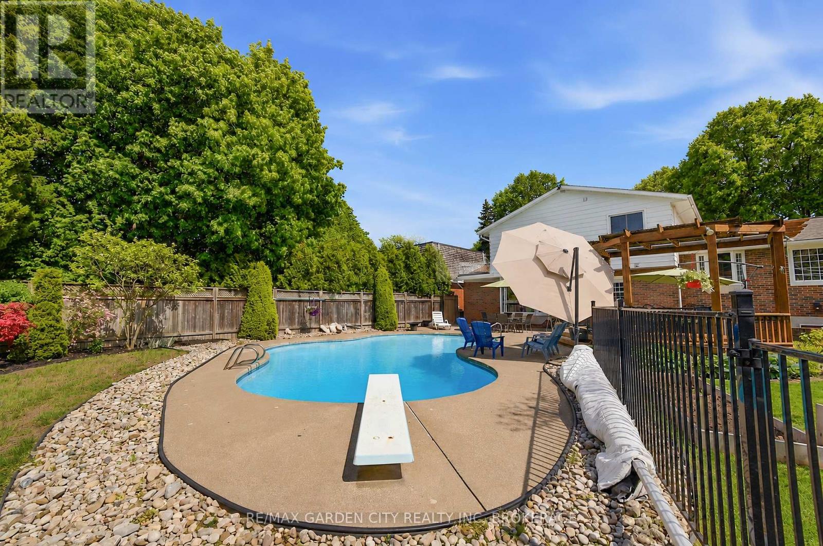 61 Royal York Road, St. Catharines, Ontario  L2N 2N7 - Photo 8 - X13211738