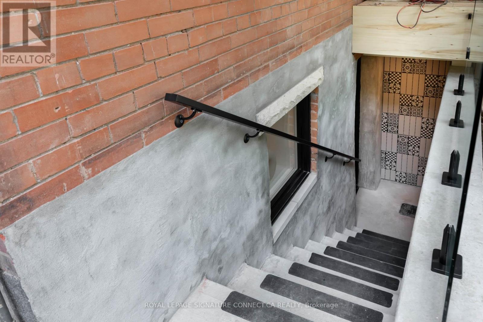 Lower - 55 Dearbourne Avenue, Toronto, Ontario  M4K 1M6 - Photo 21 - E13211734