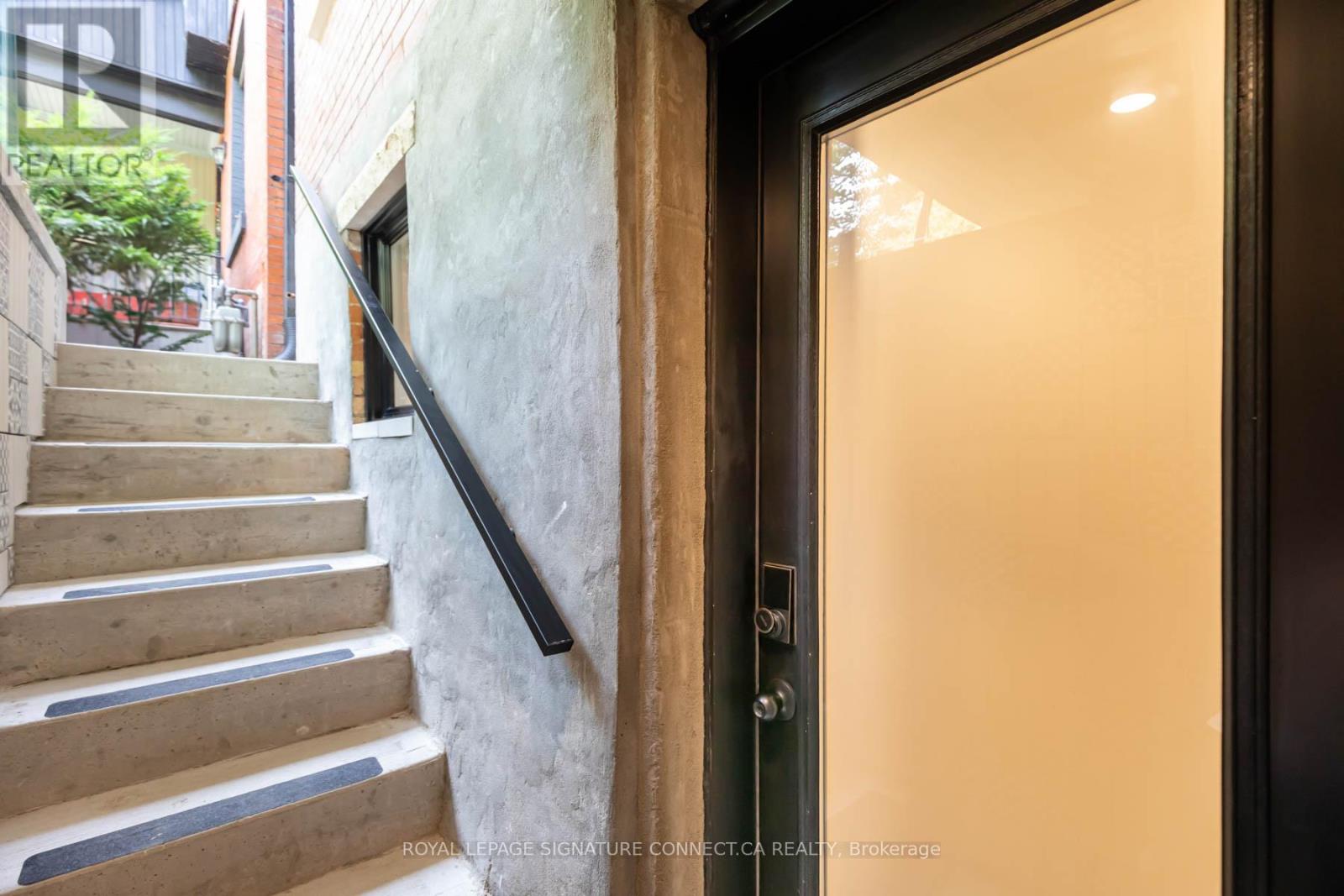 Lower - 55 Dearbourne Avenue, Toronto, Ontario  M4K 1M6 - Photo 22 - E13211734