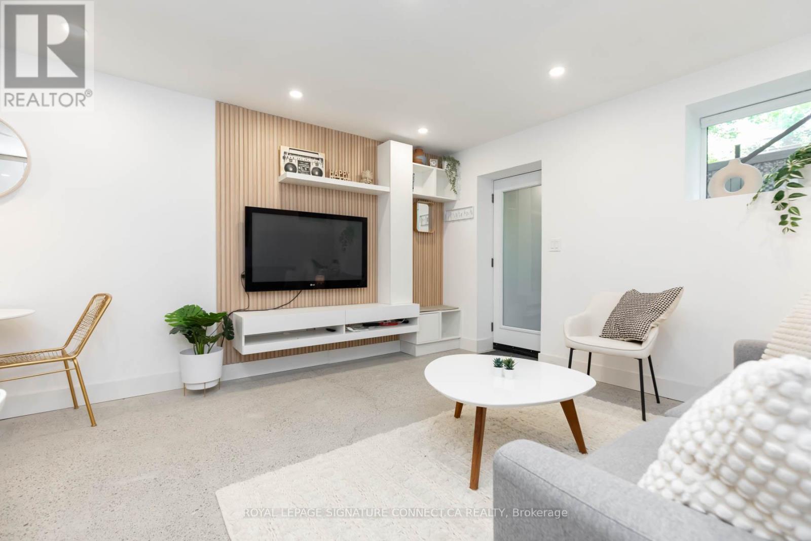 Lower - 55 Dearbourne Avenue, Toronto, Ontario  M4K 1M6 - Photo 4 - E13211734