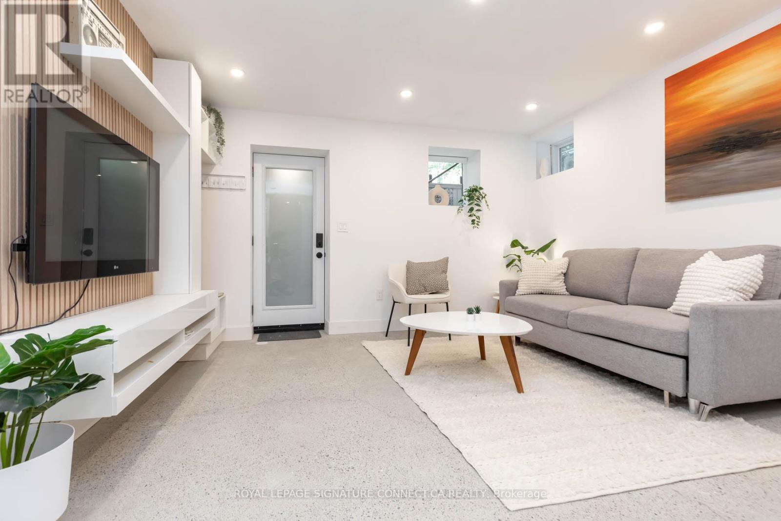 Lower - 55 Dearbourne Avenue, Toronto, Ontario  M4K 1M6 - Photo 5 - E13211734