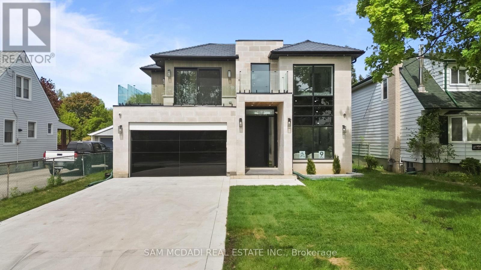 9 EARL STREET, Mississauga, Ontario