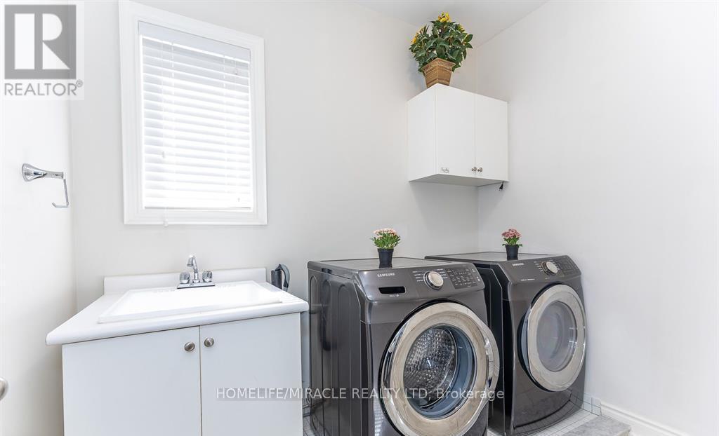 1535 Mendelson Heights, Milton, Ontario  L9E 1H3 - Photo 47 - W13211728