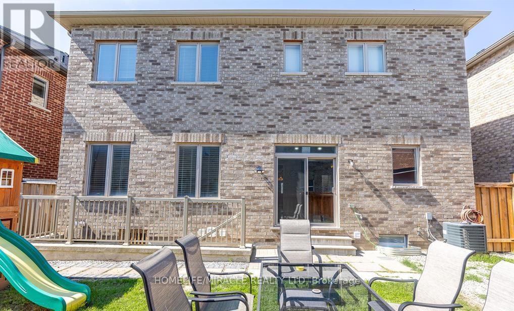 1535 Mendelson Heights, Milton, Ontario  L9E 1H3 - Photo 49 - W13211728