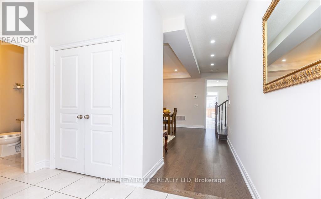 1535 Mendelson Heights, Milton, Ontario  L9E 1H3 - Photo 7 - W13211728