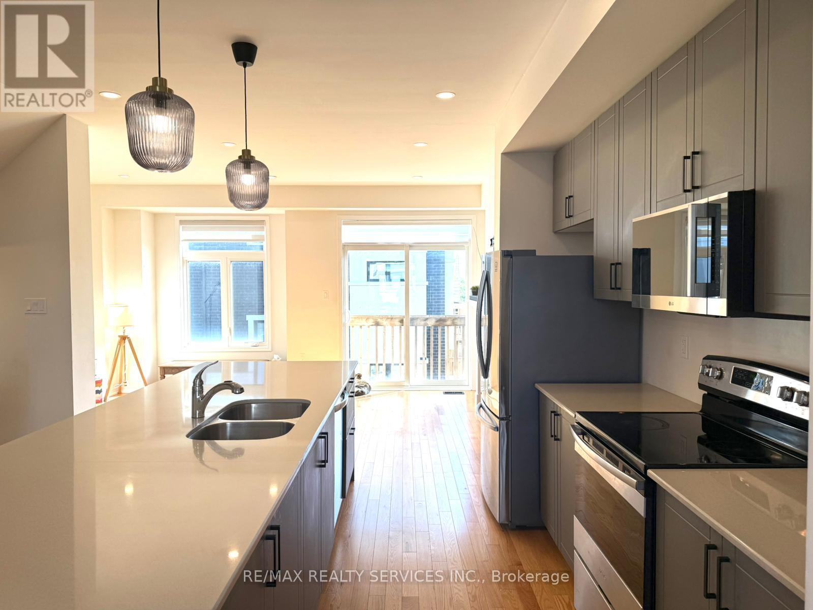 1801 Mitoff Place, Mississauga, Ontario  L4W 0E8 - Photo 12 - W13066016