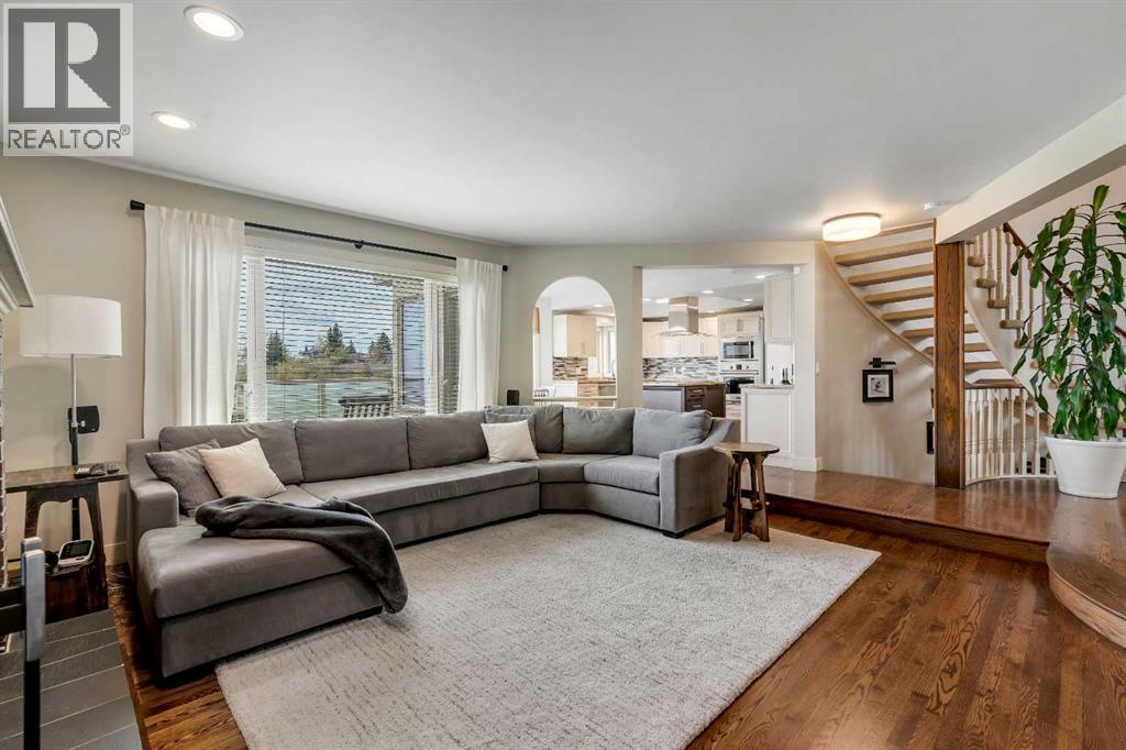 19 Coach Gate Way Sw, Calgary, Alberta  T3H 1L7 - Photo 8 - A2314385