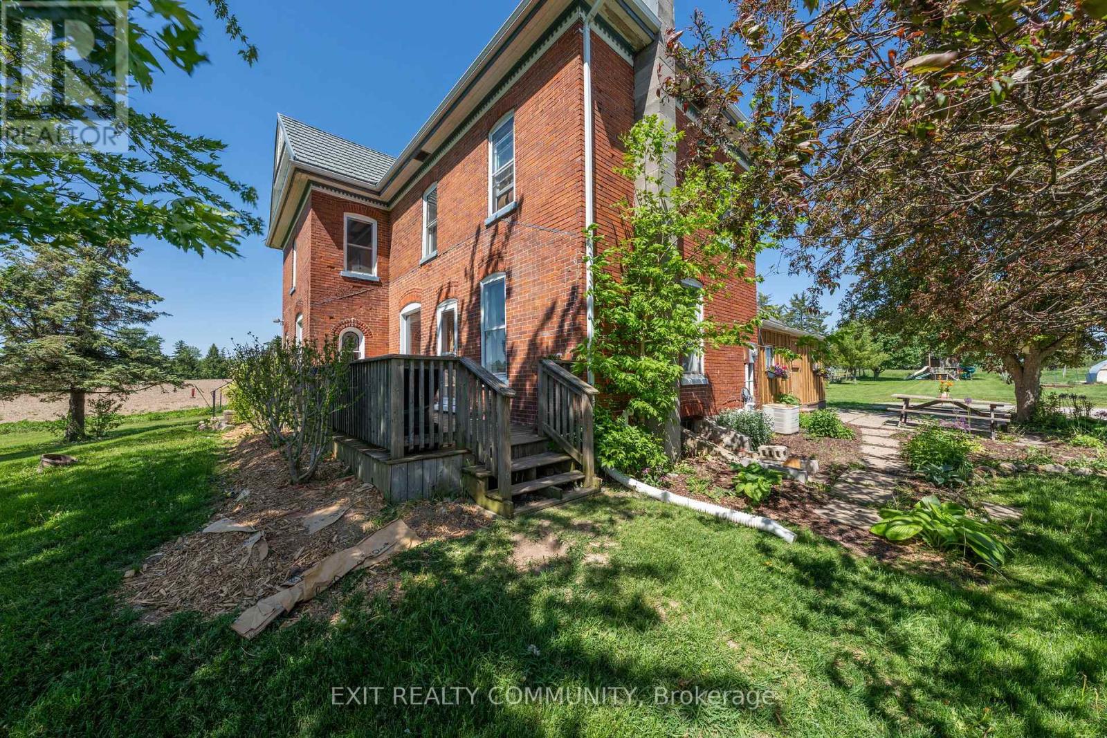 7053 Aughrim Line, Dawn-Euphemia, Ontario N0P 1C0 - Photo 2 - X13211810