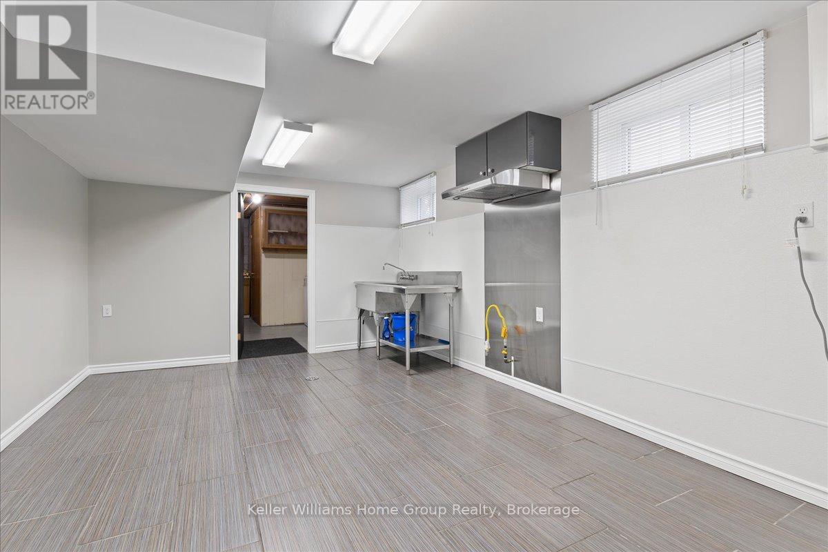 132 June Street, Hamilton, Ontario  L9A 2R9 - Photo 25 - X12909290