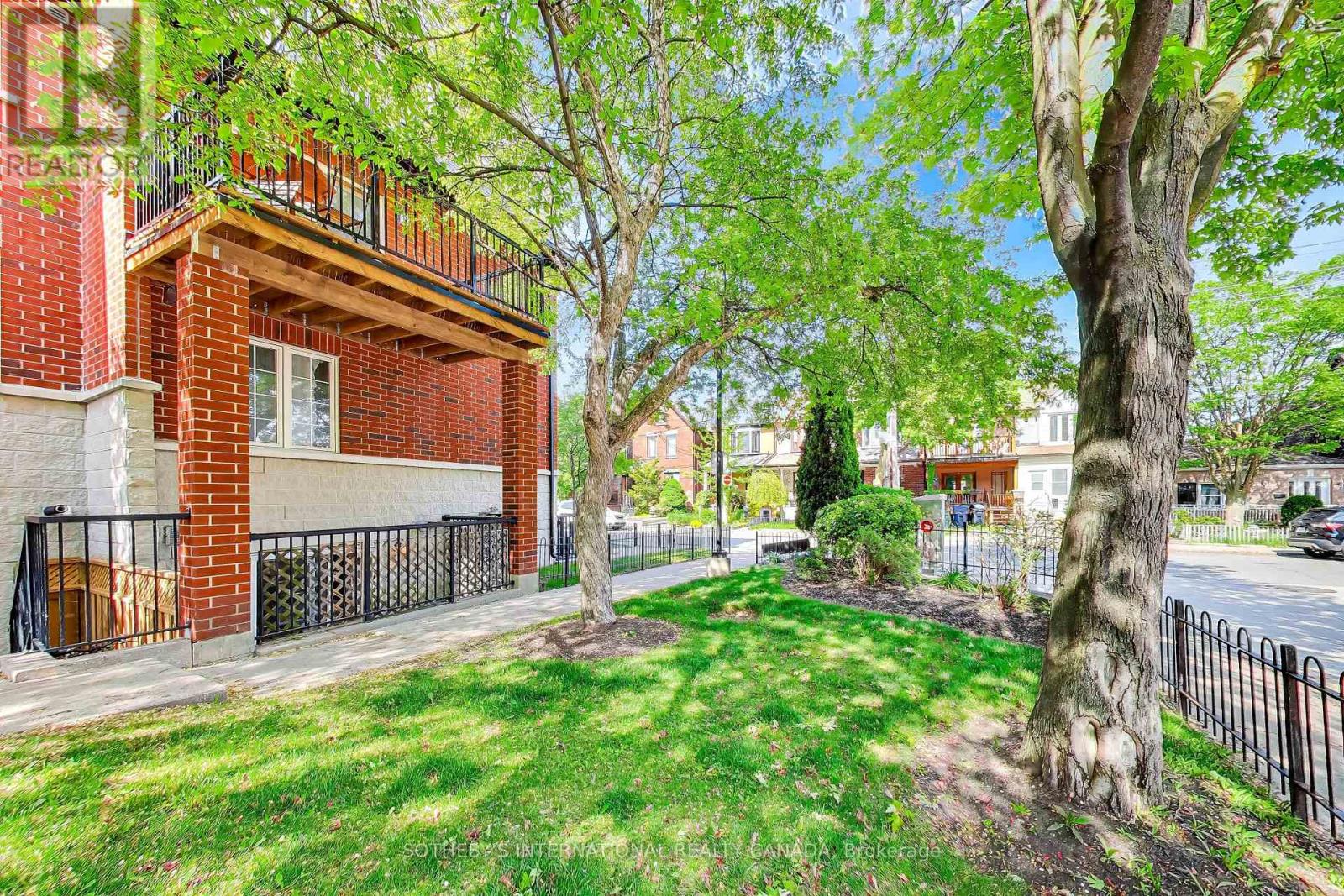 103 - 262 St Helens Avenue, Toronto, Ontario  M6H 4A4 - Photo 3 - C13211764