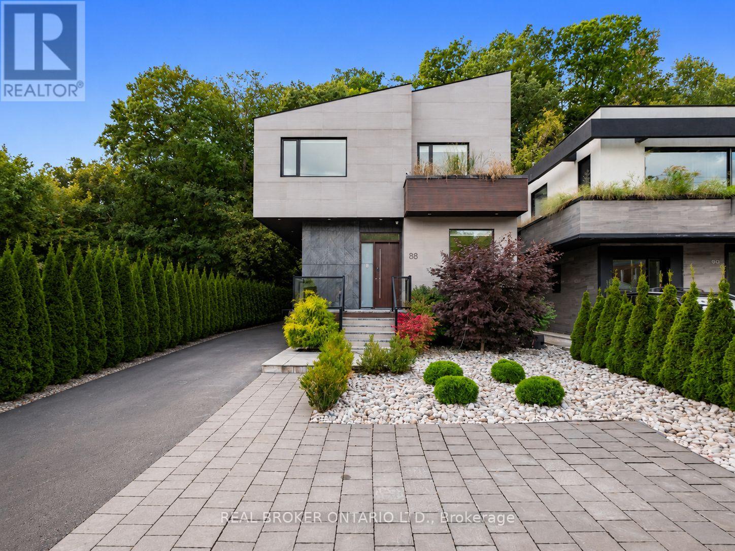 88 South Kingsway Way, Toronto, Ontario  M6S 3T3 - Photo 3 - W13203510