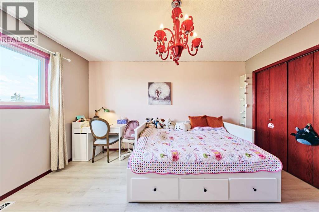 132 Somercrest Close Sw, Calgary, Alberta  T2Y 3H8 - Photo 37 - A2310237