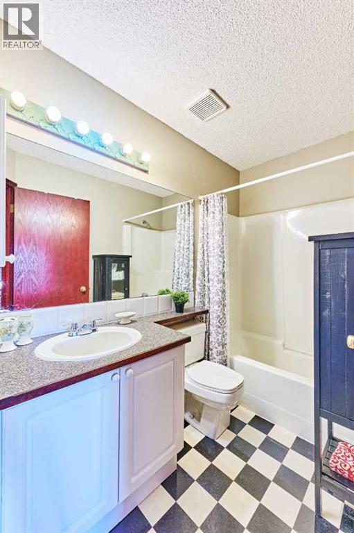 132 Somercrest Close Sw, Calgary, Alberta  T2Y 3H8 - Photo 35 - A2310237
