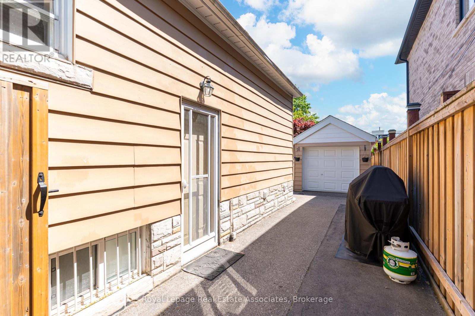 43 Heale Avenue, Toronto, Ontario  M1N 3X6 - Photo 18 - E13211754