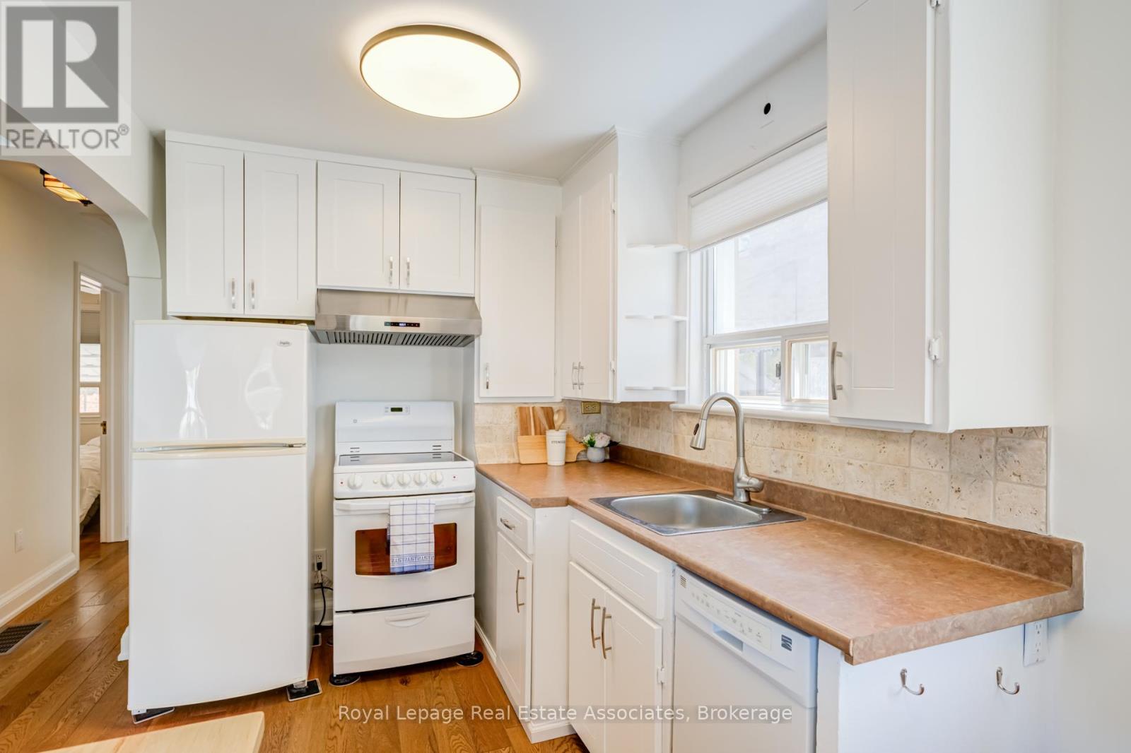 43 Heale Avenue, Toronto, Ontario  M1N 3X6 - Photo 5 - E13211754