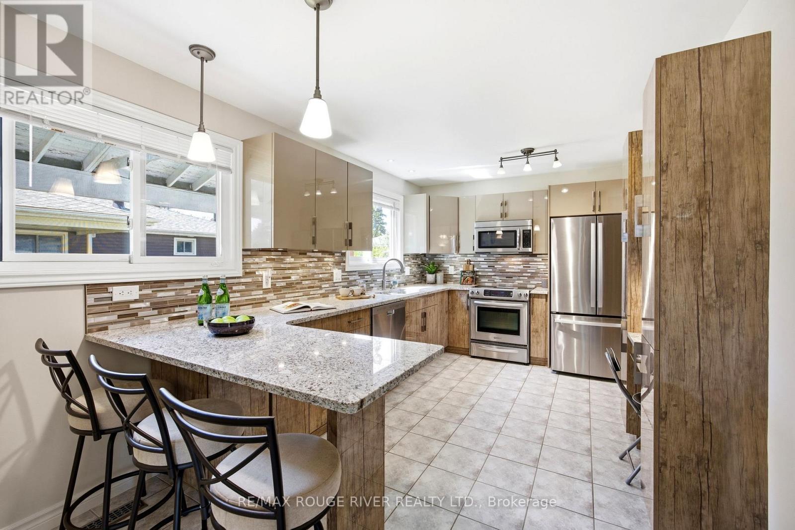 796 Batory Avenue, Pickering, Ontario  L1W 2W3 - Photo 13 - E13211808