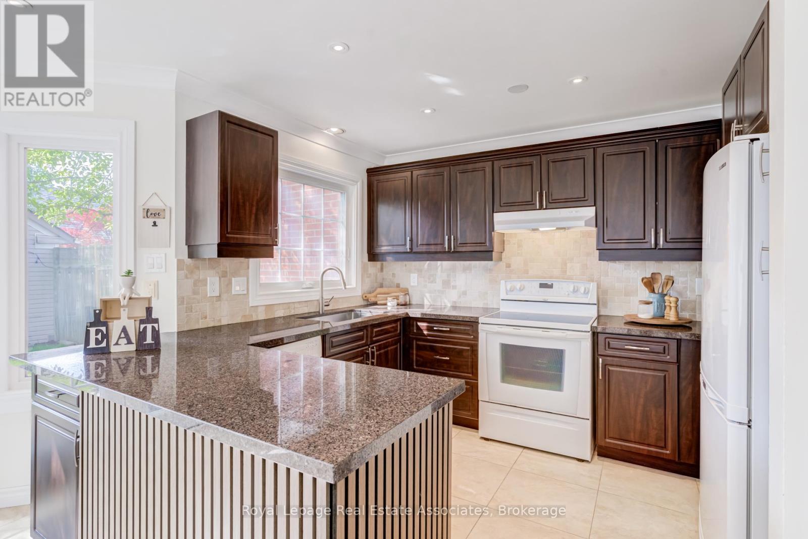 1179 Treetop Terrace, Oakville, Ontario  L6M 3N1 - Photo 14 - W13211760