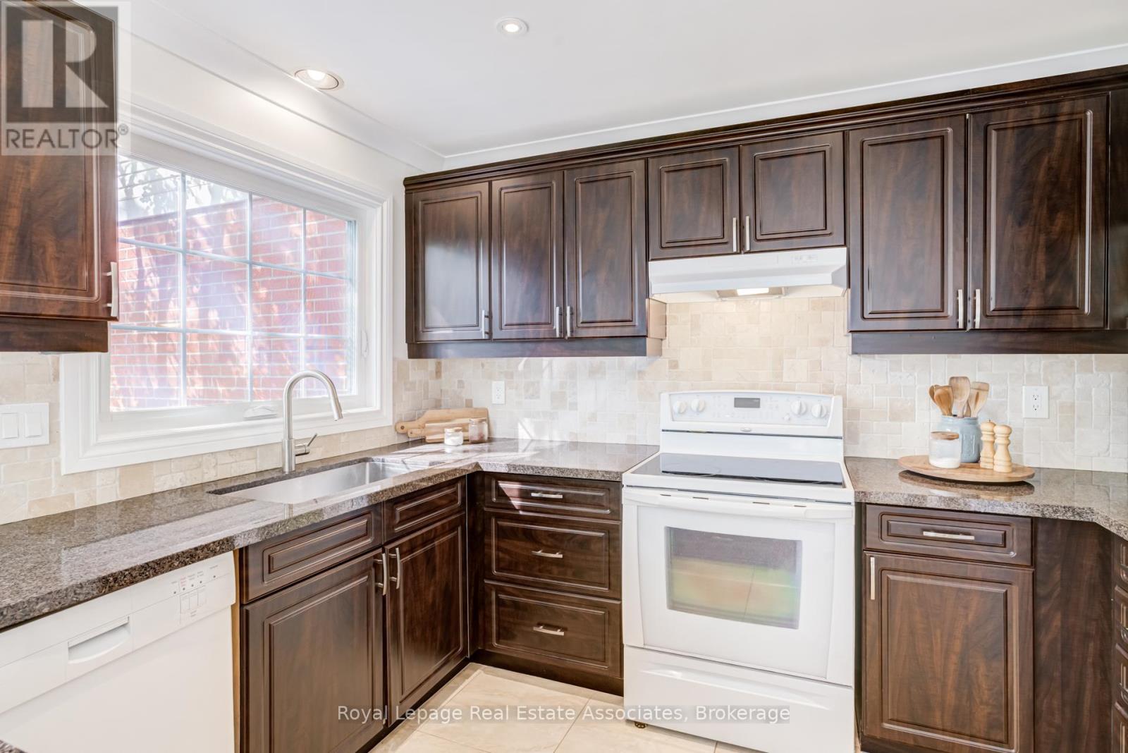 1179 Treetop Terrace, Oakville, Ontario  L6M 3N1 - Photo 18 - W13211760