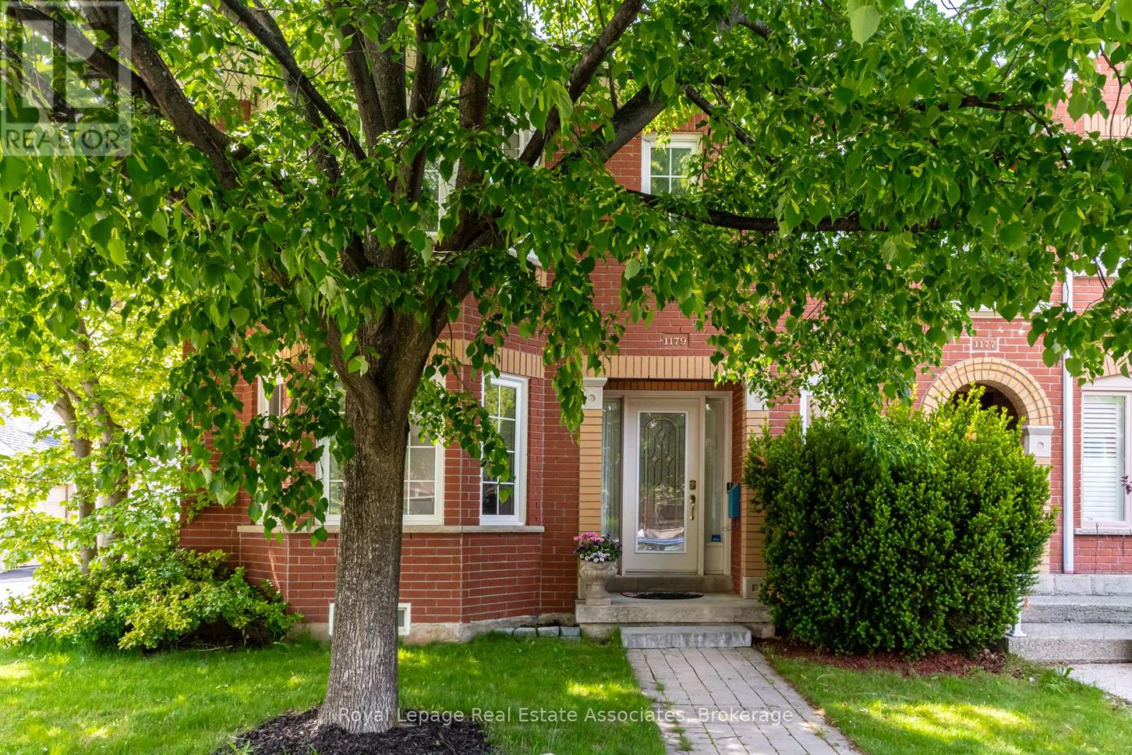 1179 Treetop Terrace, Oakville, Ontario  L6M 3N1 - Photo 2 - W13211760