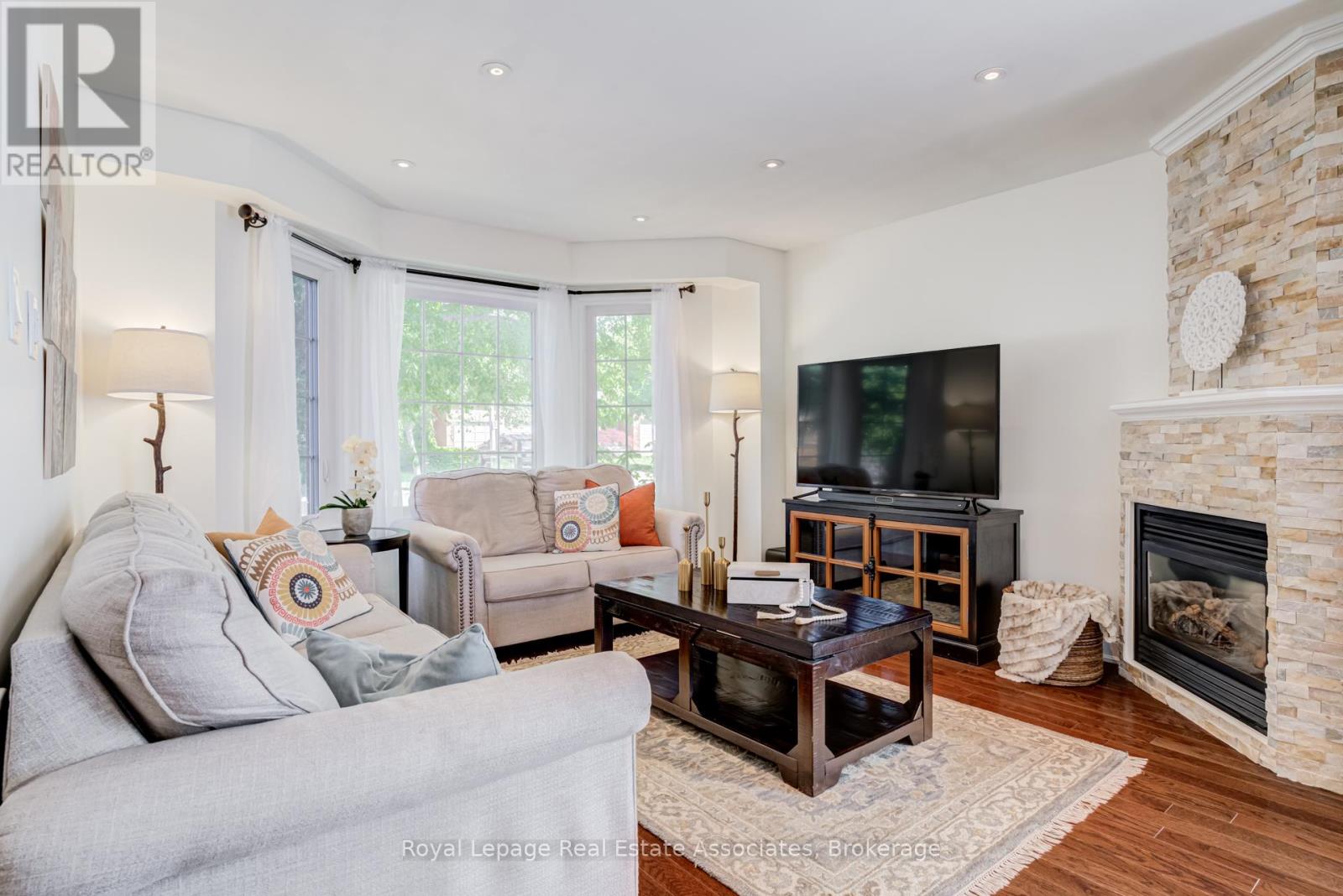 1179 Treetop Terrace, Oakville, Ontario  L6M 3N1 - Photo 7 - W13211760