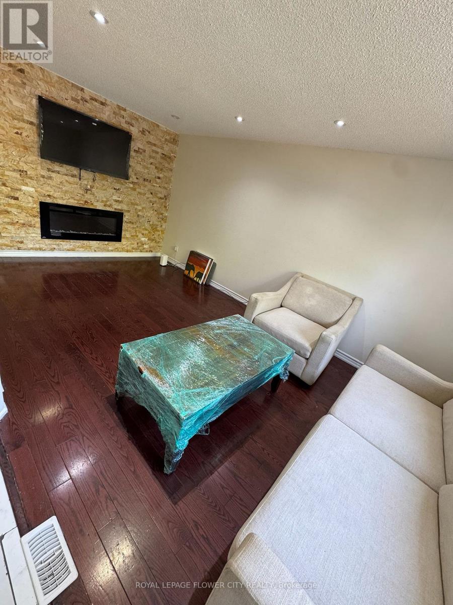 116 Flowertown Avenue, Brampton, Ontario  L6X 3Y6 - Photo 16 - W13211798