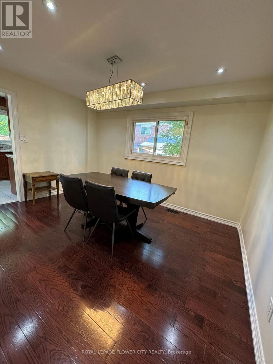 116 Flowertown Avenue, Brampton, Ontario  L6X 3Y6 - Photo 8 - W13211798