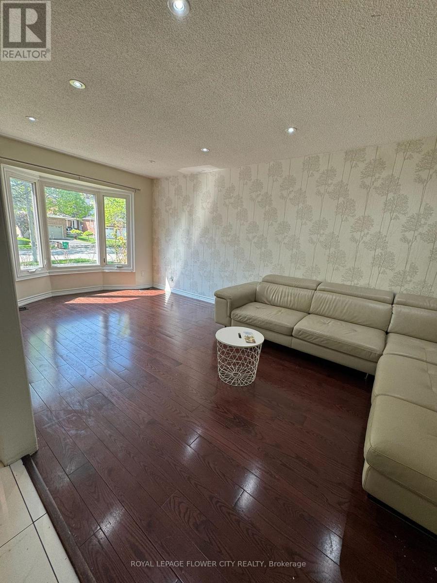 116 Flowertown Avenue, Brampton, Ontario  L6X 3Y6 - Photo 9 - W13211798