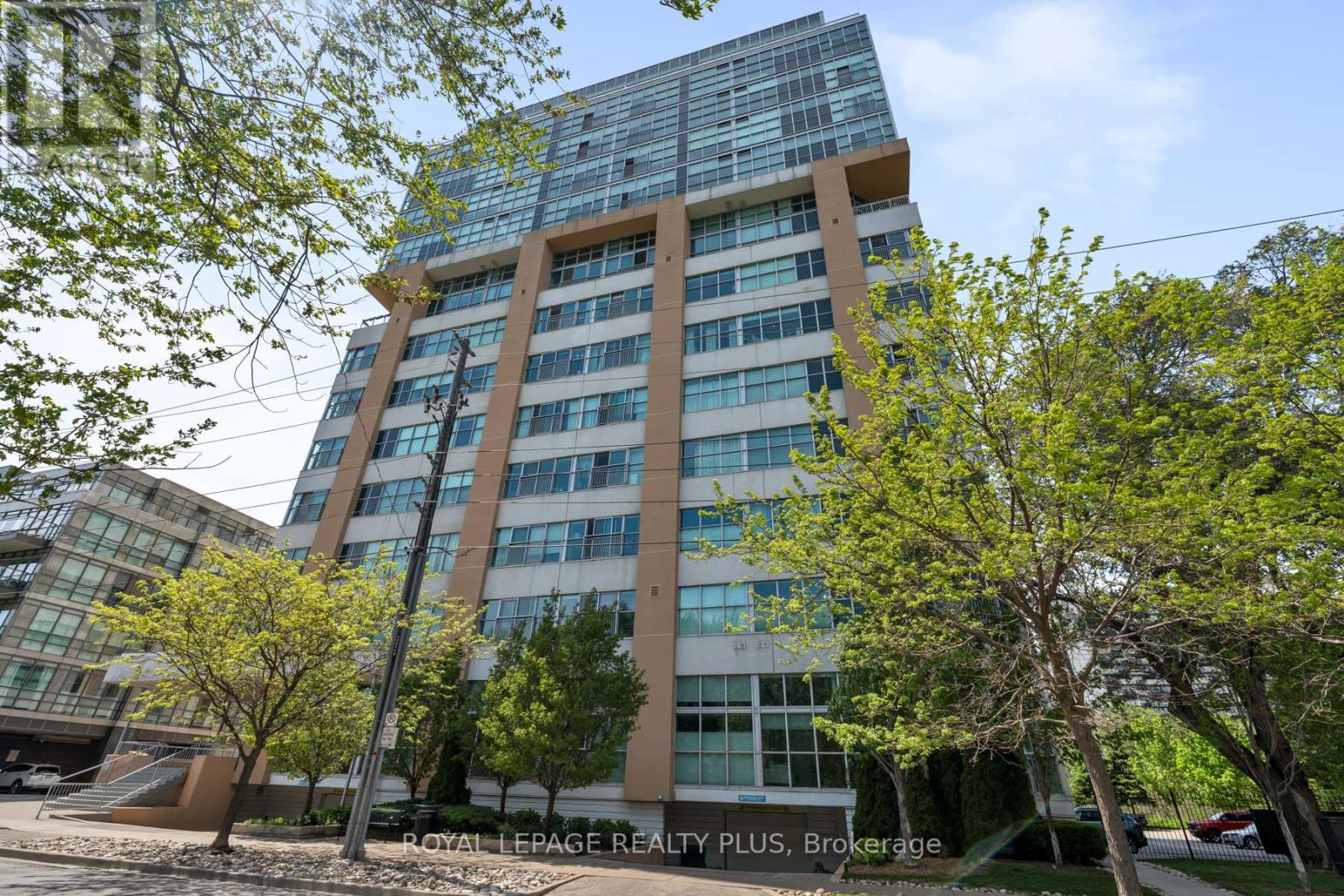 1016 - 2 Fieldway Road, Toronto, Ontario  M8Z 0B9 - Photo 1 - W13211804