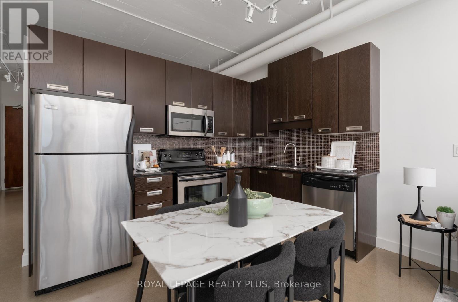1016 - 2 Fieldway Road, Toronto, Ontario  M8Z 0B9 - Photo 10 - W13211804