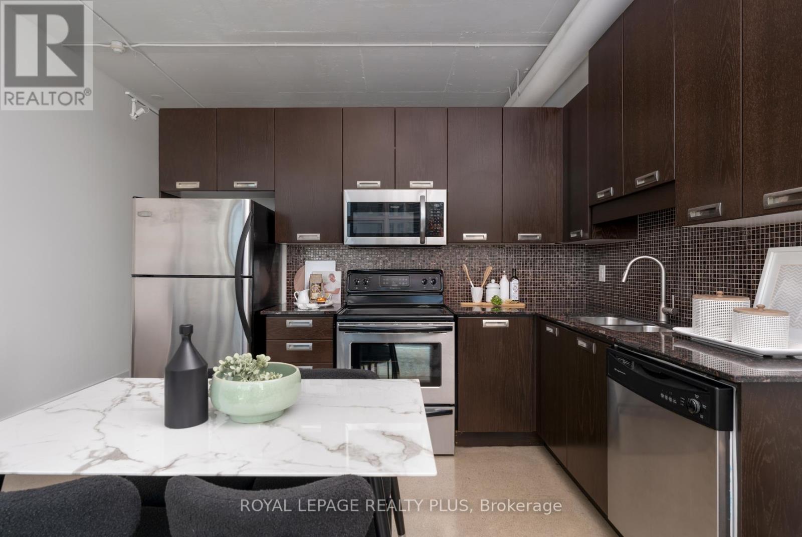 1016 - 2 Fieldway Road, Toronto, Ontario  M8Z 0B9 - Photo 11 - W13211804