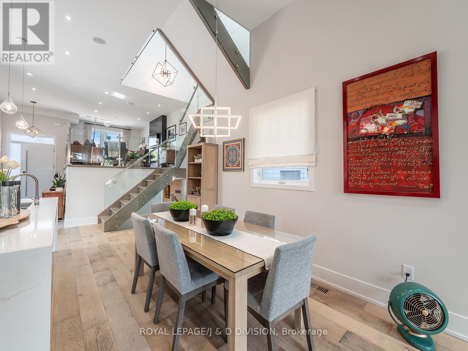 221 Virginia Avenue, Toronto, Ontario  M4C 2T6 - Photo 14 - E13210384