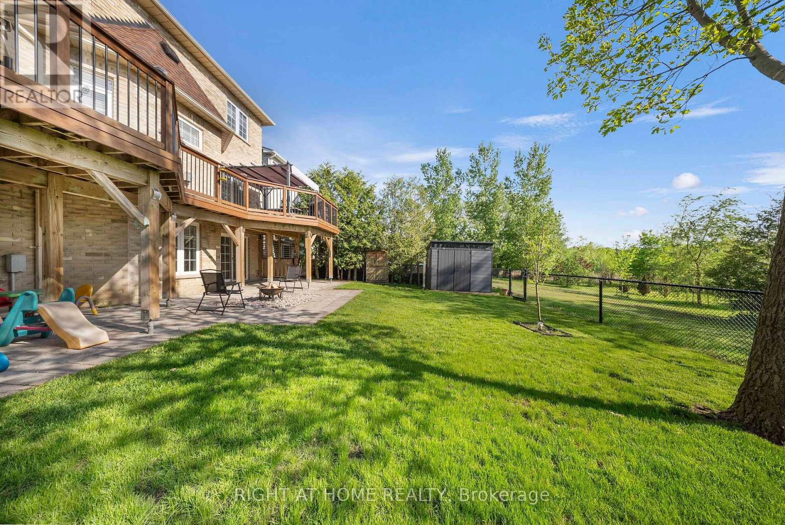 1048 Mcquay Boulevard, Whitby, Ontario  L1P 1R8 - Photo 3 - E13211842