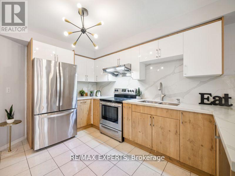 97 Pinedale Gate, Vaughan, Ontario  L4L 8X3 - Photo 6 - N13211868
