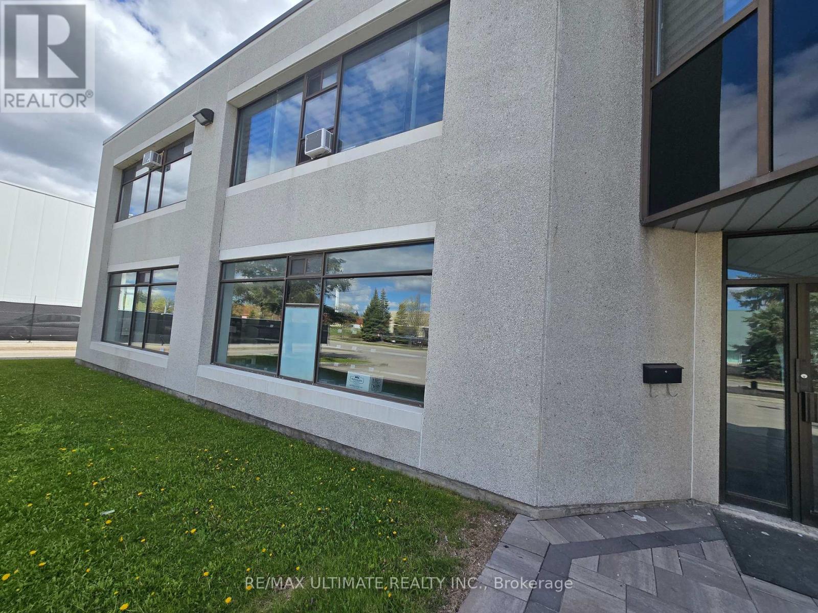 A - 386 Deerhurst Drive, Brampton, Ontario  L6T 5H9 - Photo 3 - W13211834