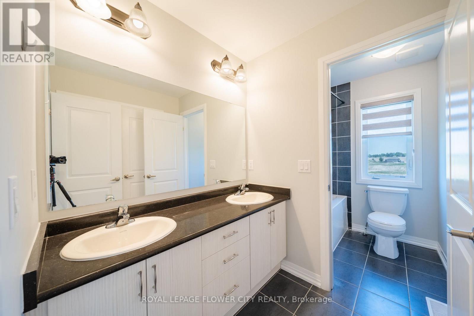 113 Leslie Davis Street, North Dumfries, Ontario  N0B 1E0 - Photo 36 - X13211862