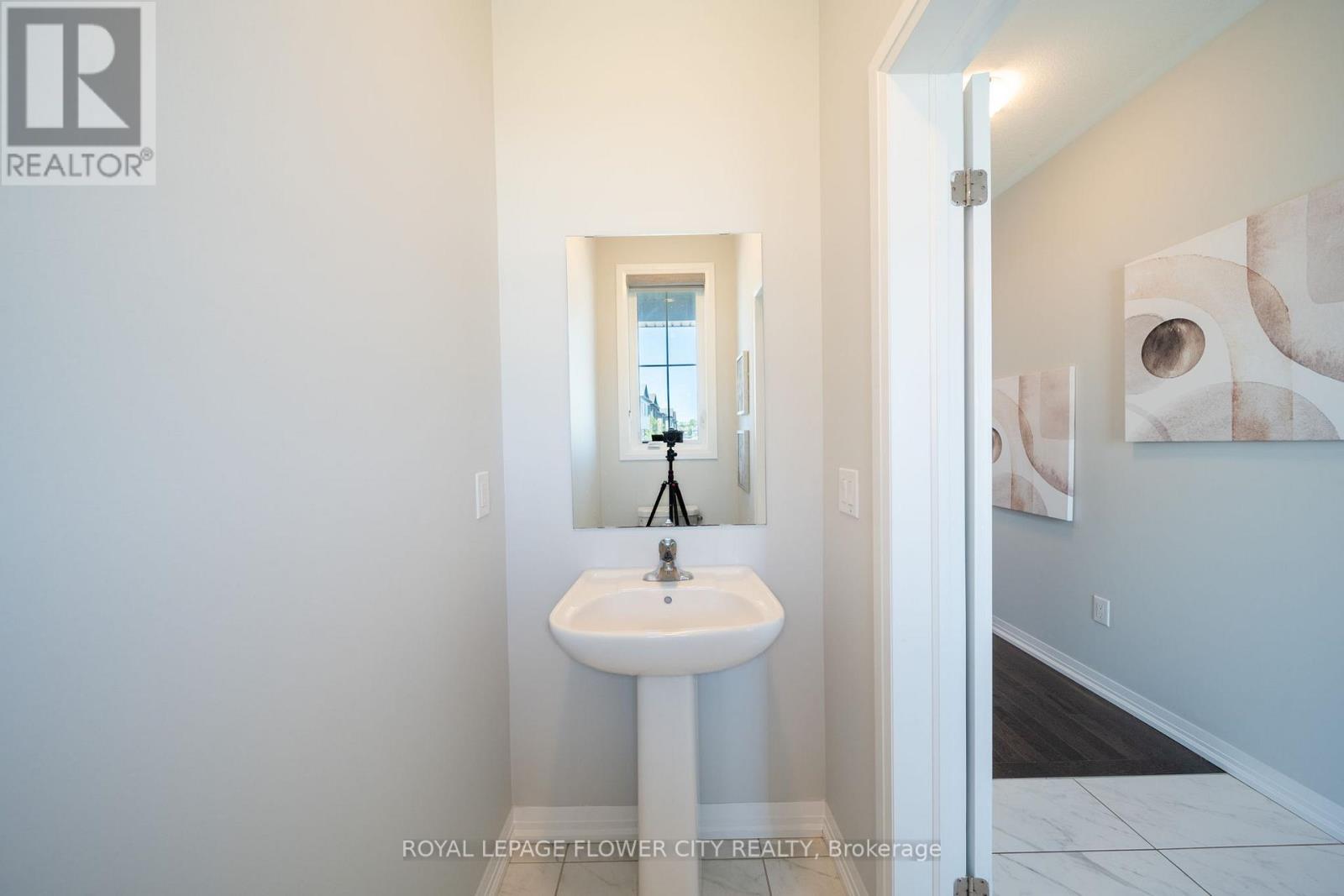 113 Leslie Davis Street, North Dumfries, Ontario  N0B 1E0 - Photo 8 - X13211862