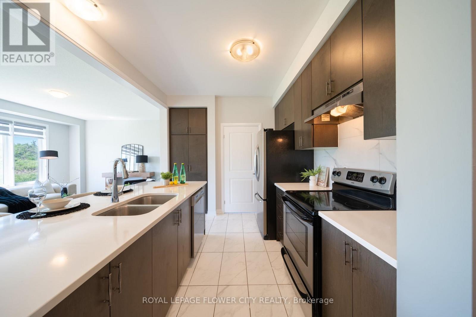113 Leslie Davis Street, North Dumfries, Ontario  N0B 1E0 - Photo 9 - X13211862
