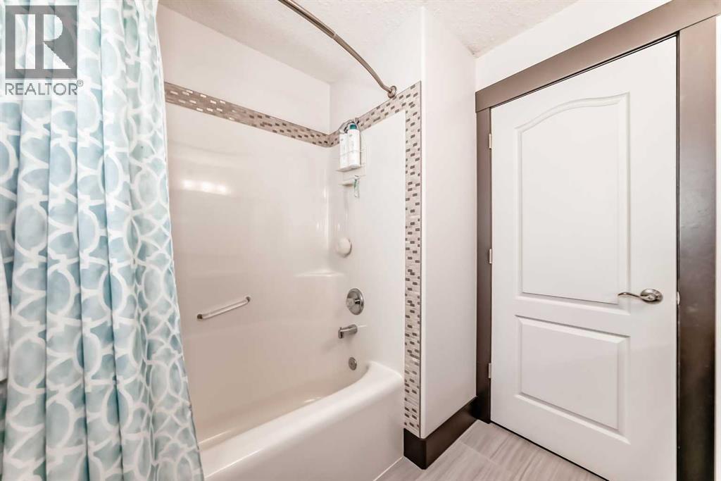 37 Lakeside Greens Close, Chestermere, Alberta  T1X 1C2 - Photo 33 - A2314787